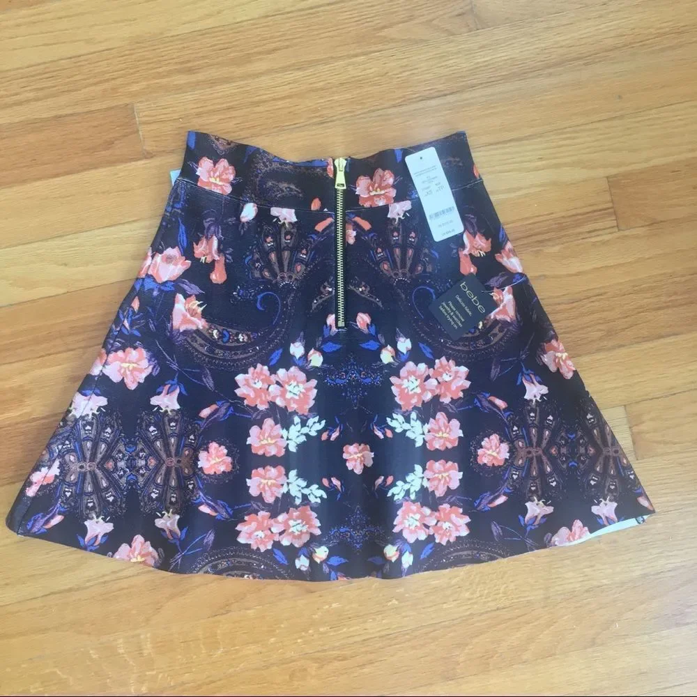 — BEBE — NWT gorgeous floral printed bandage skirt